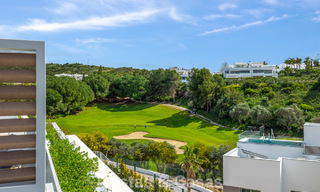Penthouse duplex de luxe neuf avec piscine privée et vue sur la mer à vendre sur le golf à Marbella Est 806371 