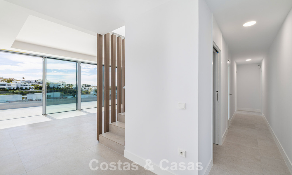 Penthouse duplex de luxe neuf avec piscine privée et vue sur la mer à vendre sur le golf à Marbella Est 806374