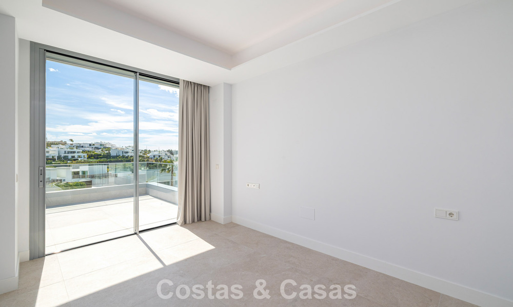 Penthouse duplex de luxe neuf avec piscine privée et vue sur la mer à vendre sur le golf à Marbella Est 806375