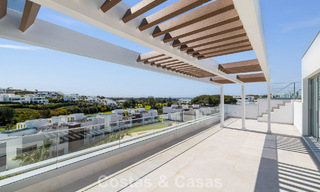 Penthouse duplex de luxe neuf avec piscine privée et vue sur la mer à vendre sur le golf à Marbella Est 806377 