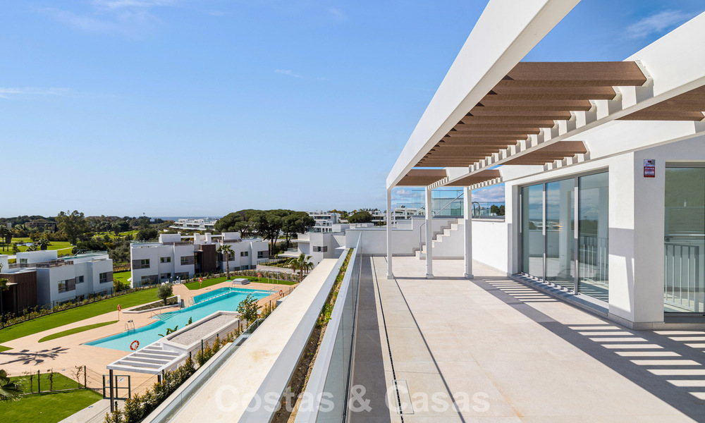 Penthouse duplex de luxe neuf avec piscine privée et vue sur la mer à vendre sur le golf à Marbella Est 806378