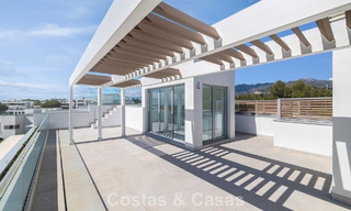 Penthouse duplex de luxe neuf avec piscine privée et vue sur la mer à vendre sur le golf à Marbella Est 806379 