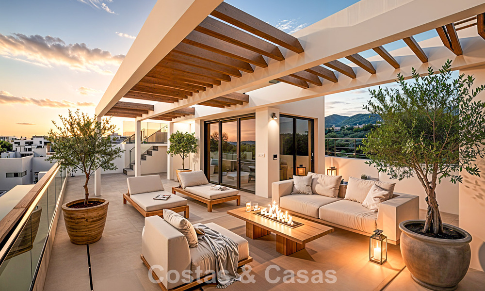 Penthouse duplex de luxe neuf avec piscine privée et vue sur la mer à vendre sur le golf à Marbella Est 806380