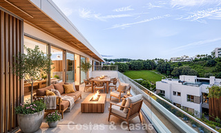 Penthouse duplex de luxe neuf avec piscine privée et vue sur la mer à vendre sur le golf à Marbella Est 806383 