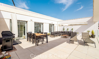 Penthouse moderne avec vaste solarium à vendre à deux pas de la plage à Elviria, Marbella Est 806397 