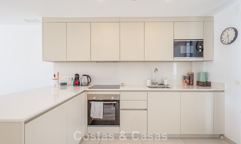 Penthouse moderne avec vaste solarium à vendre à deux pas de la plage à Elviria, Marbella Est 806402