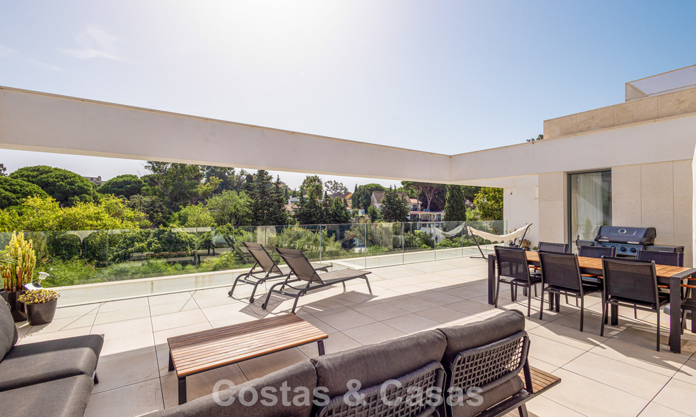 Penthouse moderne avec vaste solarium à vendre à deux pas de la plage à Elviria, Marbella Est 806403