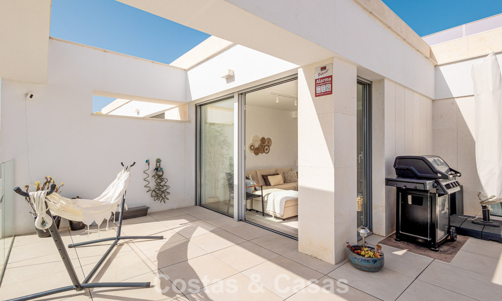 Penthouse moderne avec vaste solarium à vendre à deux pas de la plage à Elviria, Marbella Est 806410