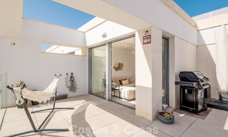 Penthouse moderne avec vaste solarium à vendre à deux pas de la plage à Elviria, Marbella Est 806410 