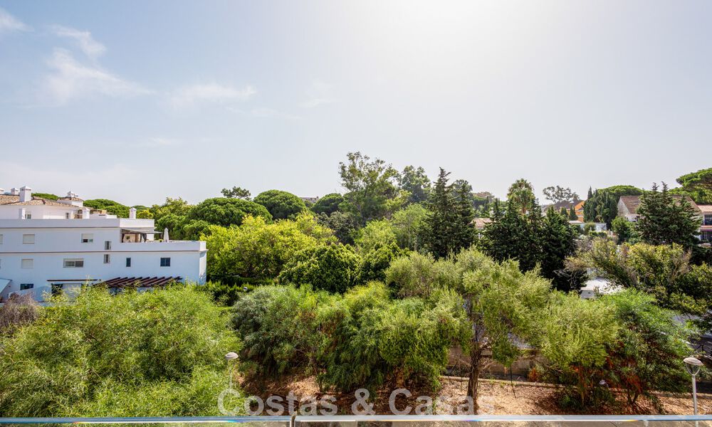 Penthouse moderne avec vaste solarium à vendre à deux pas de la plage à Elviria, Marbella Est 806411