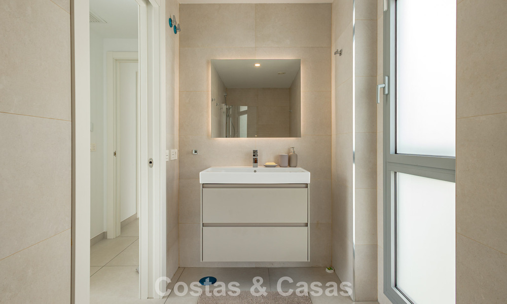 Penthouse moderne avec vaste solarium à vendre à deux pas de la plage à Elviria, Marbella Est 806416