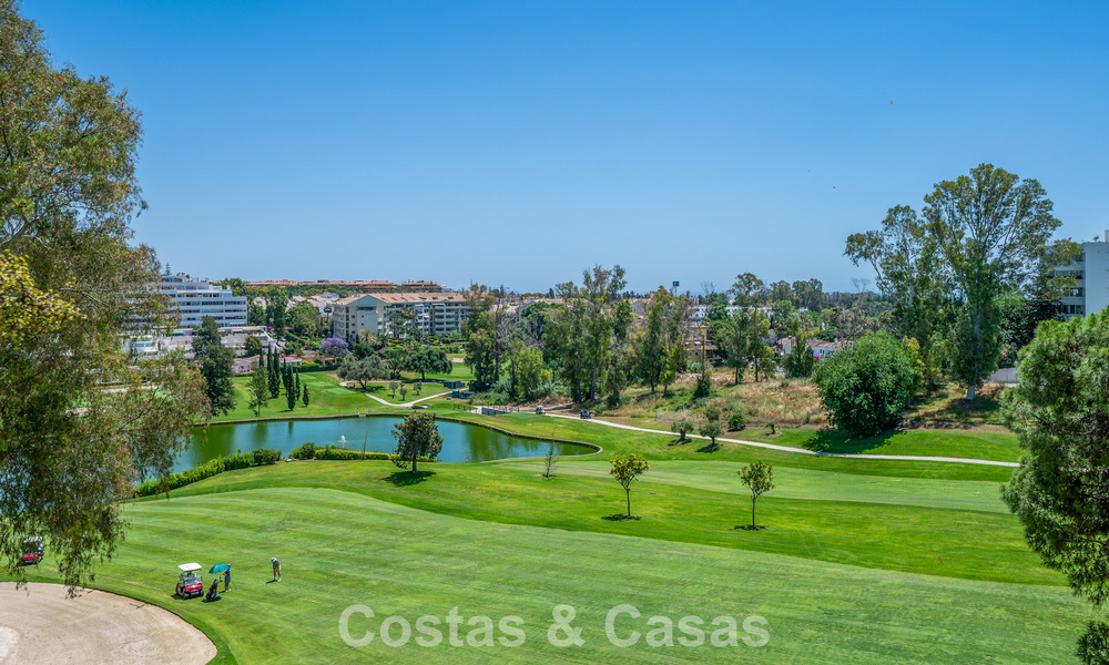Penthouse à vendre en première ligne de golf, à proximité de toutes les commodités à Guadalmina Alta et San Pedro, Marbella 806432