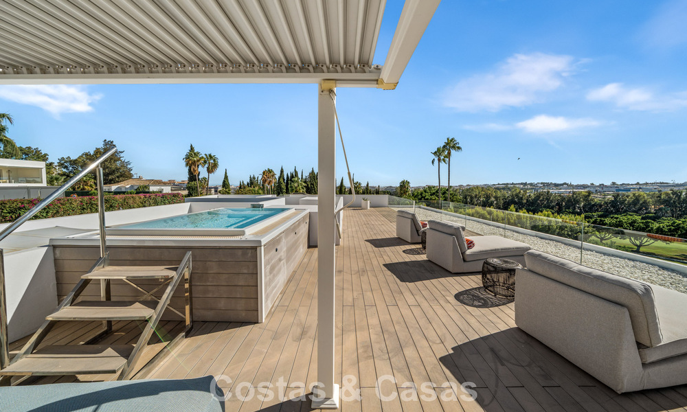 Villa contemporaine de 5 chambres en première ligne de golf à Nueva Andalucía, Marbella 806757