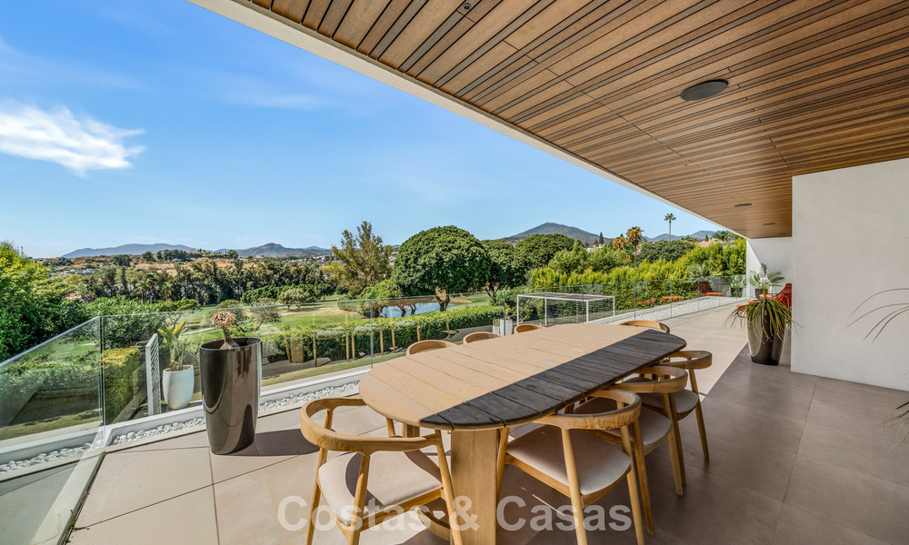 Villa contemporaine de 5 chambres en première ligne de golf à Nueva Andalucía, Marbella 806760
