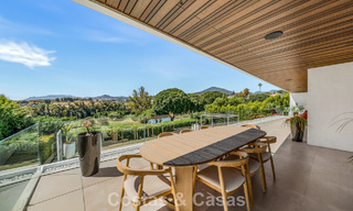 Villa contemporaine de 5 chambres en première ligne de golf à Nueva Andalucía, Marbella 806760 