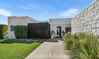 Villa contemporaine de 5 chambres en première ligne de golf à Nueva Andalucía, Marbella 806761 