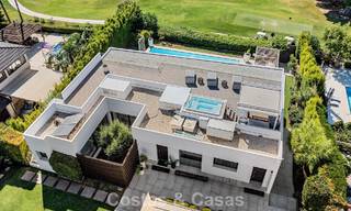 Villa contemporaine de 5 chambres en première ligne de golf à Nueva Andalucía, Marbella 806762 