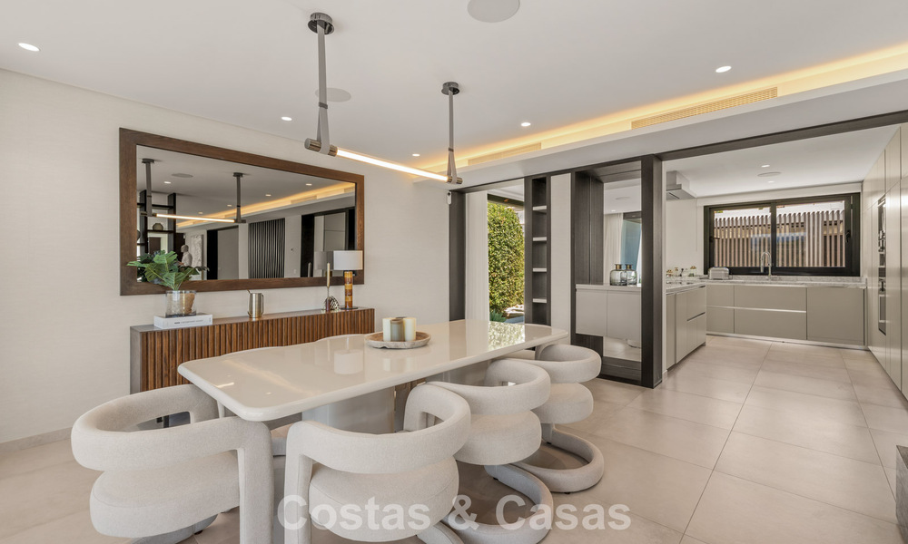 Villa contemporaine de 5 chambres en première ligne de golf à Nueva Andalucía, Marbella 806763