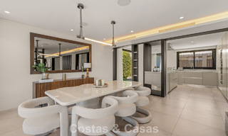 Villa contemporaine de 5 chambres en première ligne de golf à Nueva Andalucía, Marbella 806763 