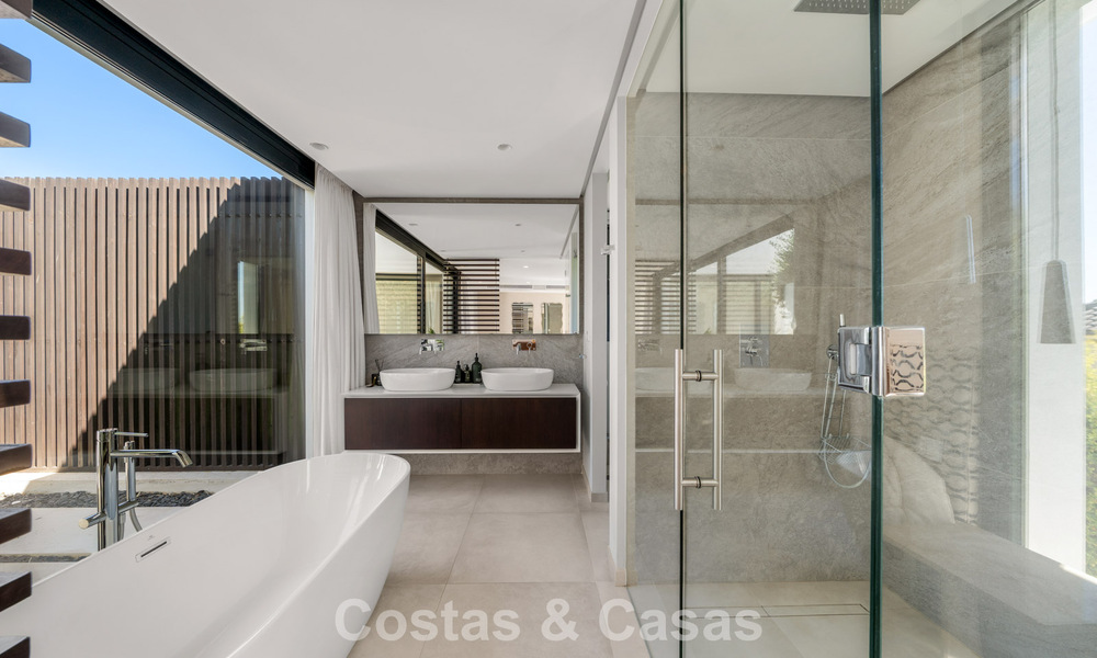 Villa contemporaine de 5 chambres en première ligne de golf à Nueva Andalucía, Marbella 806765