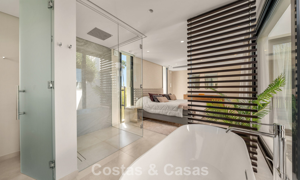 Villa contemporaine de 5 chambres en première ligne de golf à Nueva Andalucía, Marbella 806766