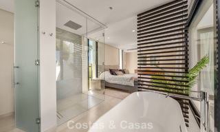 Villa contemporaine de 5 chambres en première ligne de golf à Nueva Andalucía, Marbella 806766 