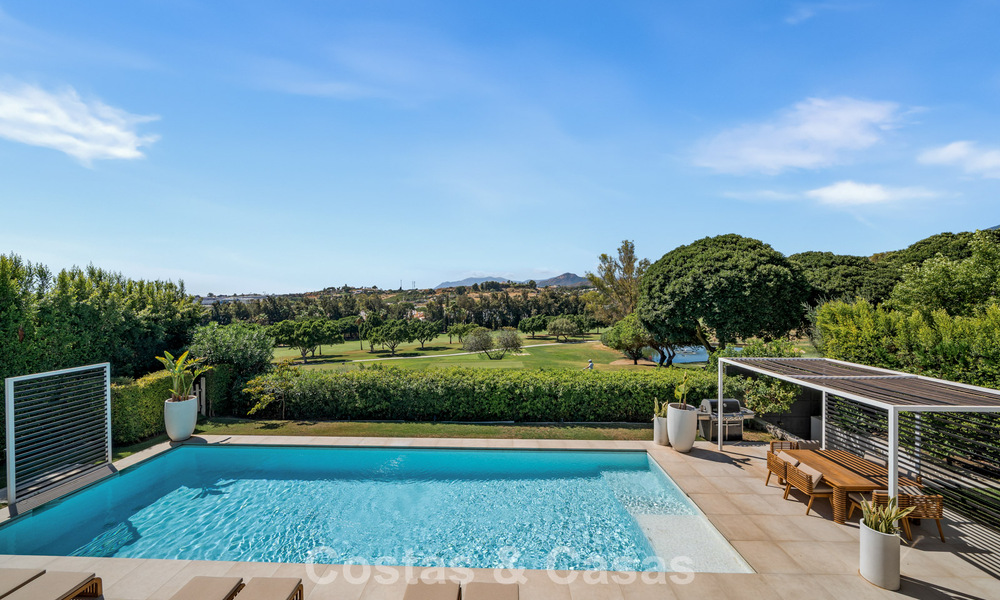 Villa contemporaine de 5 chambres en première ligne de golf à Nueva Andalucía, Marbella 806767