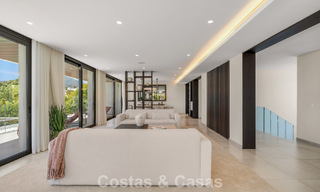 Villa contemporaine de 5 chambres en première ligne de golf à Nueva Andalucía, Marbella 806768 