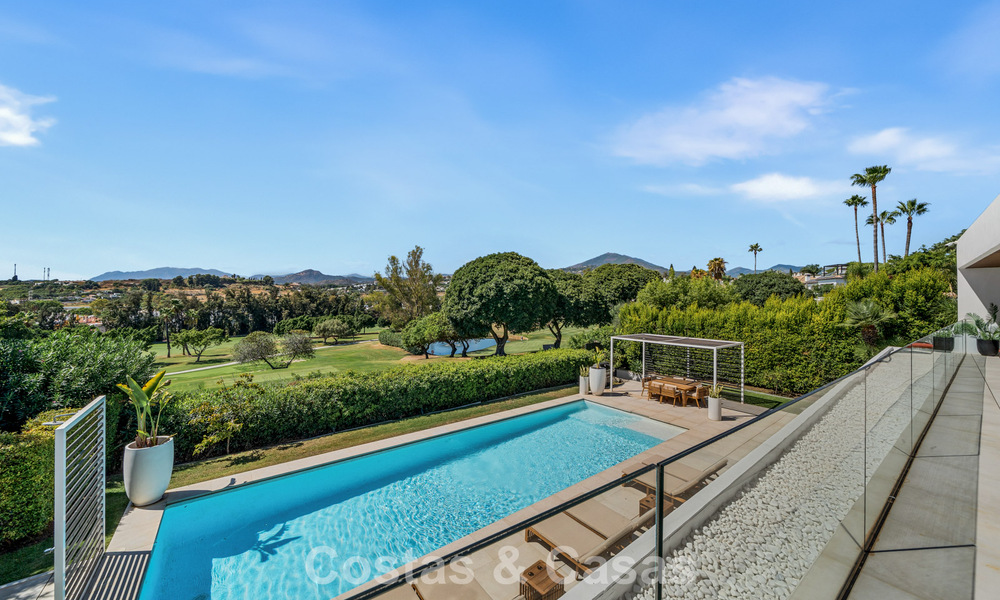 Villa contemporaine de 5 chambres en première ligne de golf à Nueva Andalucía, Marbella 806769