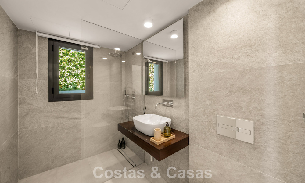 Villa contemporaine de 5 chambres en première ligne de golf à Nueva Andalucía, Marbella 806771