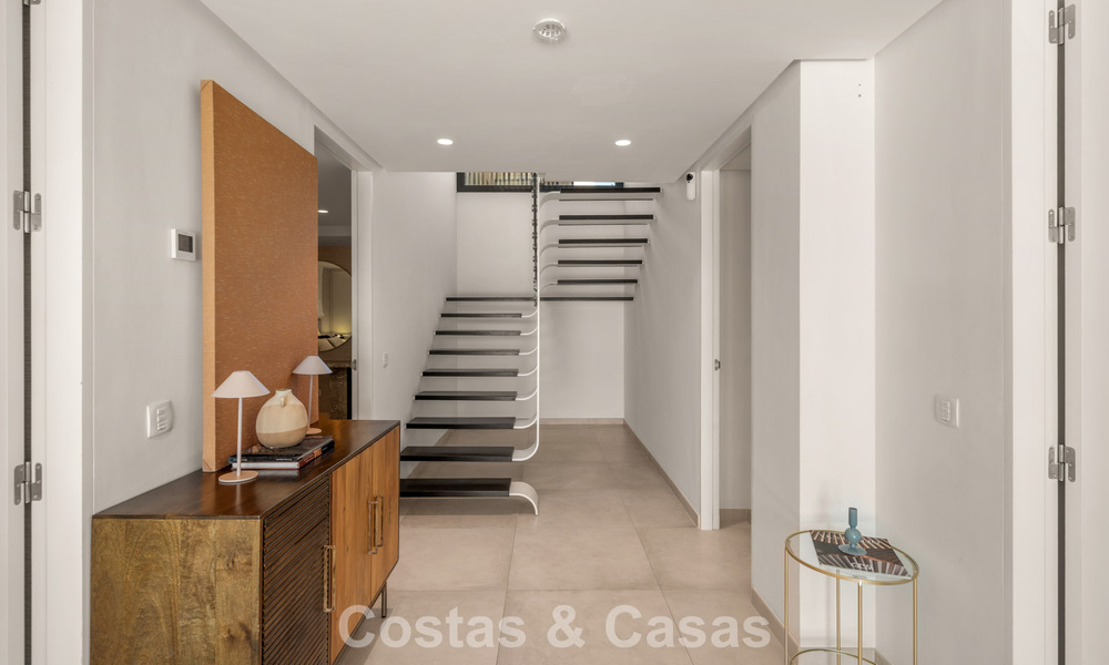 Villa contemporaine de 5 chambres en première ligne de golf à Nueva Andalucía, Marbella 806773