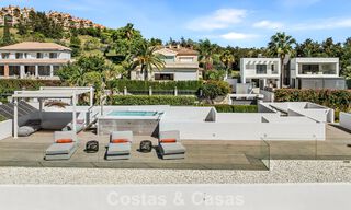 Villa contemporaine de 5 chambres en première ligne de golf à Nueva Andalucía, Marbella 806776 