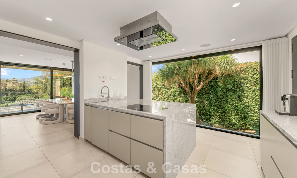 Villa contemporaine de 5 chambres en première ligne de golf à Nueva Andalucía, Marbella 806782