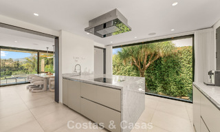Villa contemporaine de 5 chambres en première ligne de golf à Nueva Andalucía, Marbella 806782 