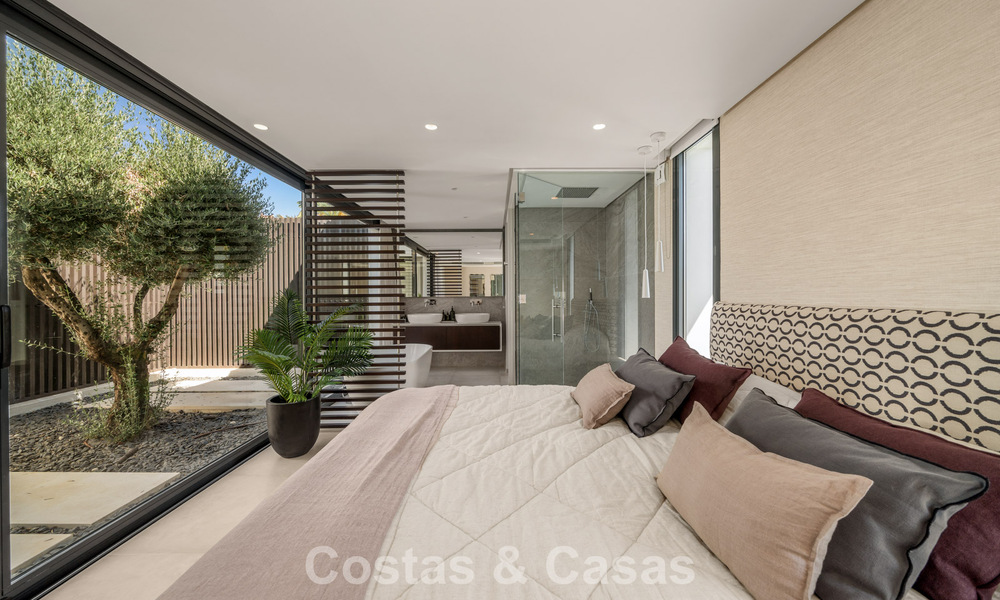 Villa contemporaine de 5 chambres en première ligne de golf à Nueva Andalucía, Marbella 806784