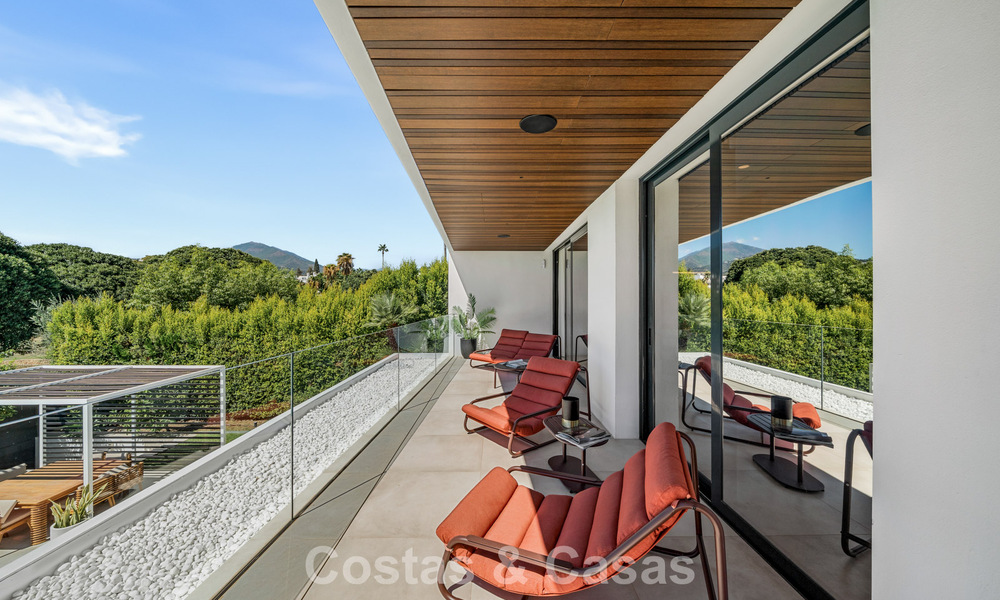 Villa contemporaine de 5 chambres en première ligne de golf à Nueva Andalucía, Marbella 806786