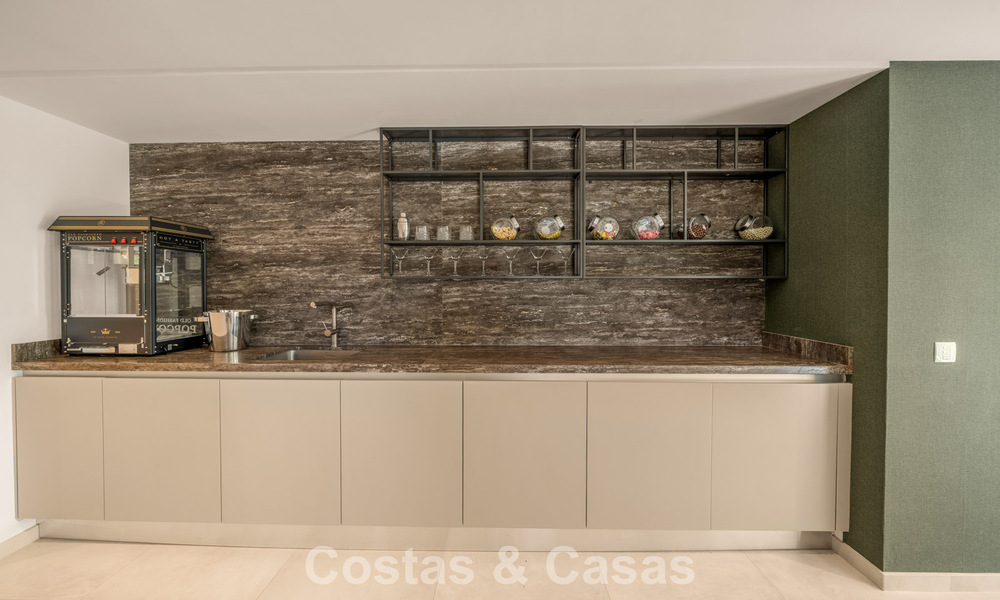 Villa contemporaine de 5 chambres en première ligne de golf à Nueva Andalucía, Marbella 806788