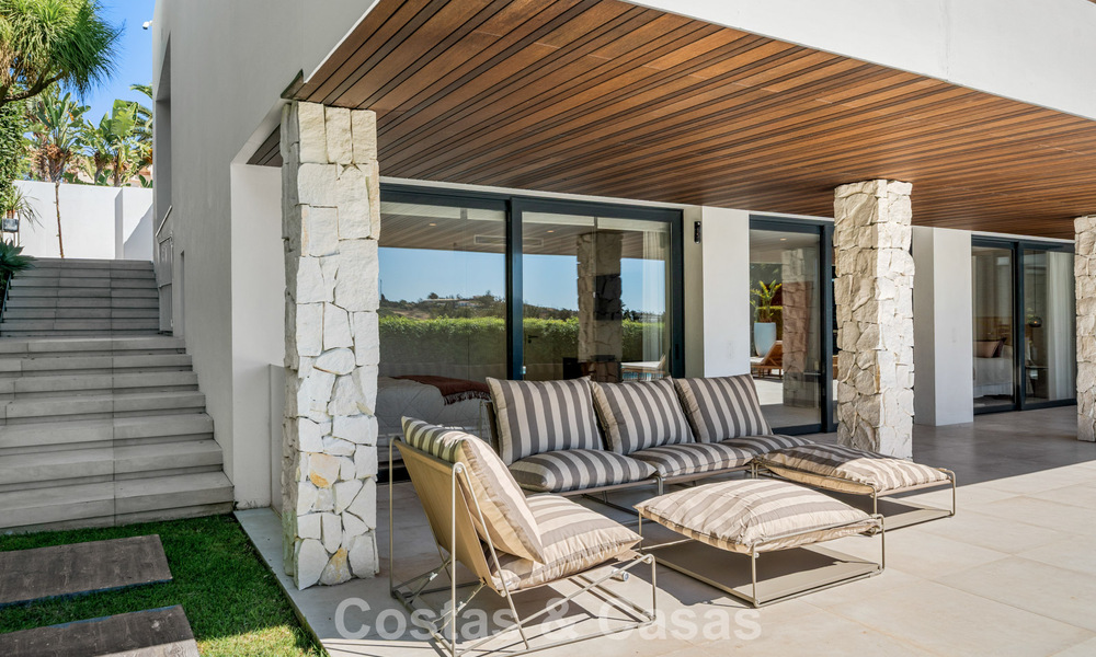 Villa contemporaine de 5 chambres en première ligne de golf à Nueva Andalucía, Marbella 806789