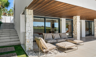 Villa contemporaine de 5 chambres en première ligne de golf à Nueva Andalucía, Marbella 806789 
