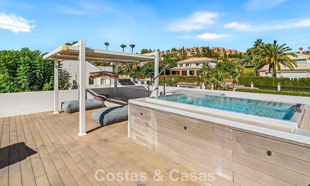Villa contemporaine de 5 chambres en première ligne de golf à Nueva Andalucía, Marbella 806795