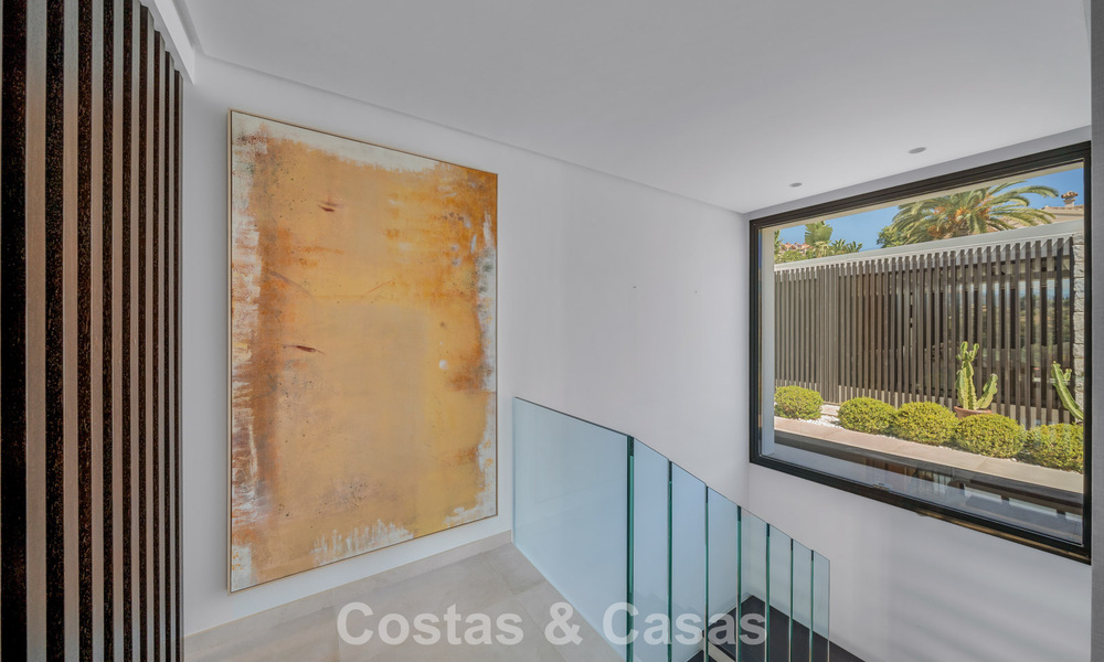 Villa contemporaine de 5 chambres en première ligne de golf à Nueva Andalucía, Marbella 806797