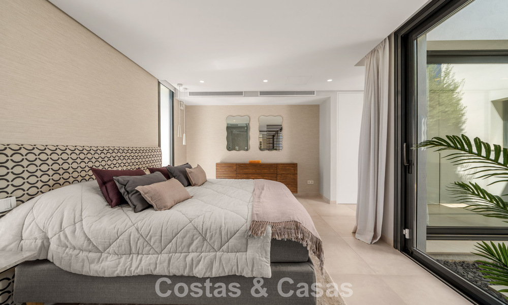 Villa contemporaine de 5 chambres en première ligne de golf à Nueva Andalucía, Marbella 806801