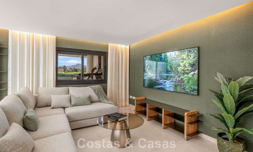 Villa contemporaine de 5 chambres en première ligne de golf à Nueva Andalucía, Marbella 806803