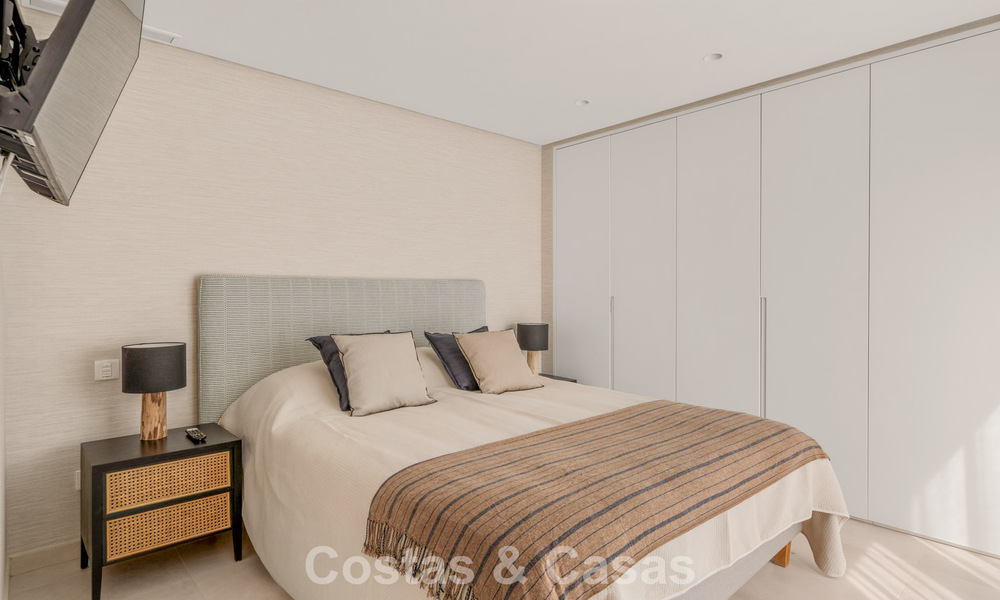 Villa contemporaine de 5 chambres en première ligne de golf à Nueva Andalucía, Marbella 806804