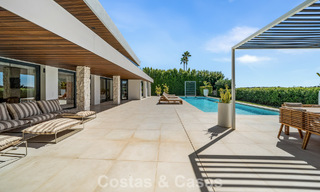 Villa contemporaine de 5 chambres en première ligne de golf à Nueva Andalucía, Marbella 806806 