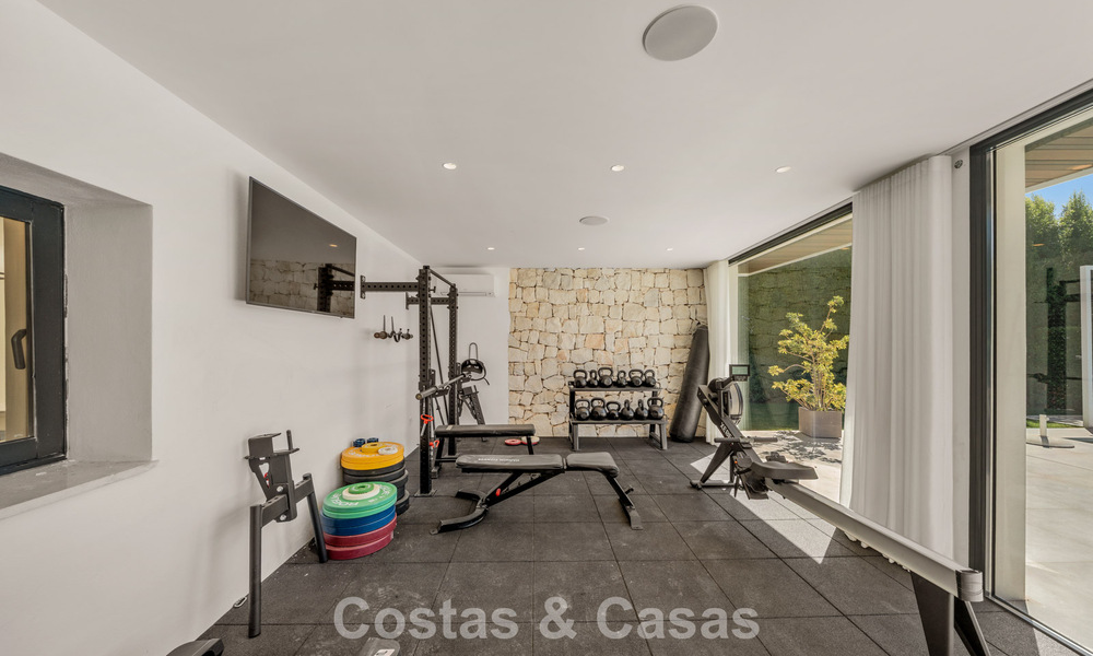 Villa contemporaine de 5 chambres en première ligne de golf à Nueva Andalucía, Marbella 806807