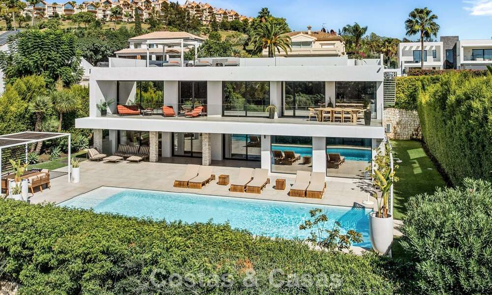 Villa contemporaine de 5 chambres en première ligne de golf à Nueva Andalucía, Marbella 806809