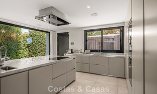 Villa contemporaine de 5 chambres en première ligne de golf à Nueva Andalucía, Marbella 806811 