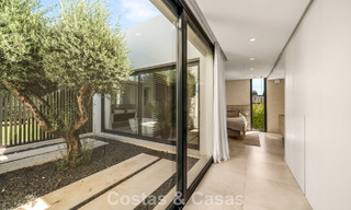 Villa contemporaine de 5 chambres en première ligne de golf à Nueva Andalucía, Marbella 806812 