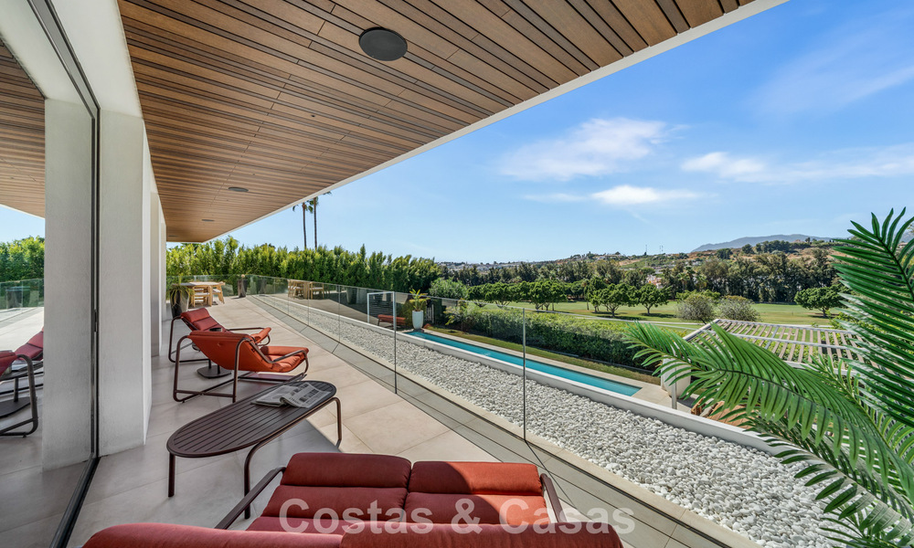 Villa contemporaine de 5 chambres en première ligne de golf à Nueva Andalucía, Marbella 806813